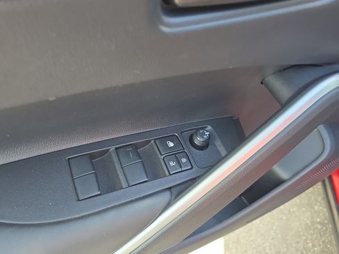 Used 2025 Toyota Corolla Cross AWD Hybrid w/ Moonroof Package image 18