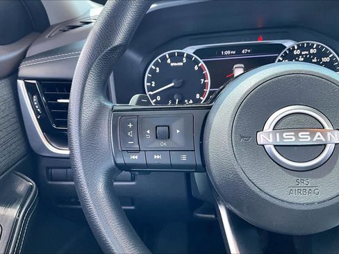 Used 2023 Nissan Rogue SV image 19