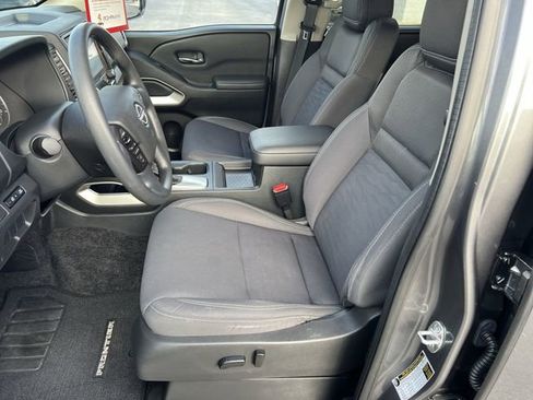 Certified 2023 Nissan Frontier SV w/ Tow Package image 12