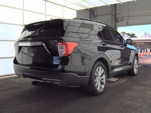 Used 2020 Ford Explorer XLT w/ Equipment Group 202A AWD/4WD image 5