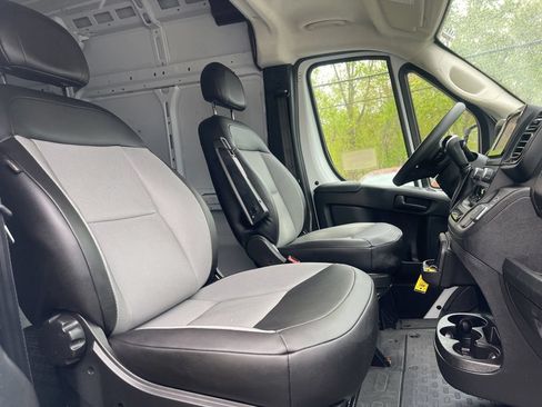 Used 2025 RAM ProMaster 2500 w/ Convenience Group FWD image 17