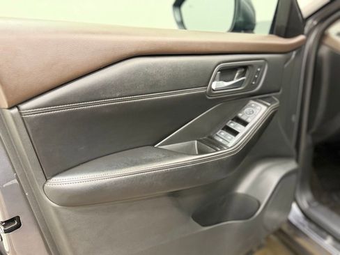 Used 2023 Nissan Rogue SL w/ SL Premium Package image 11