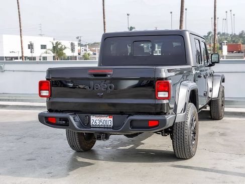 Used 2023 Jeep Gladiator Sport AWD/4WD image 9