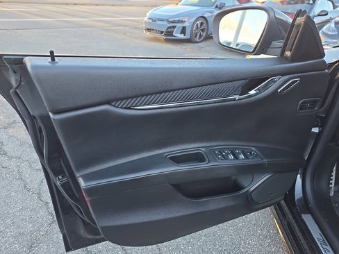 Used 2022 Maserati Quattroporte Modena Q4 image 41