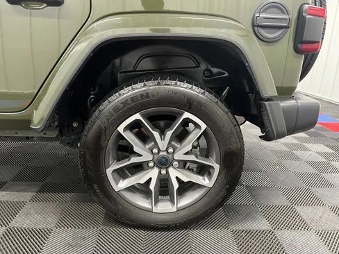 Used 2024 Jeep Wrangler Unlimited w/ Convenience Group AWD/4WD image 26