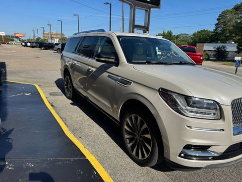 Used 2021 Lincoln Navigator L Reserve AWD/4WD image 16