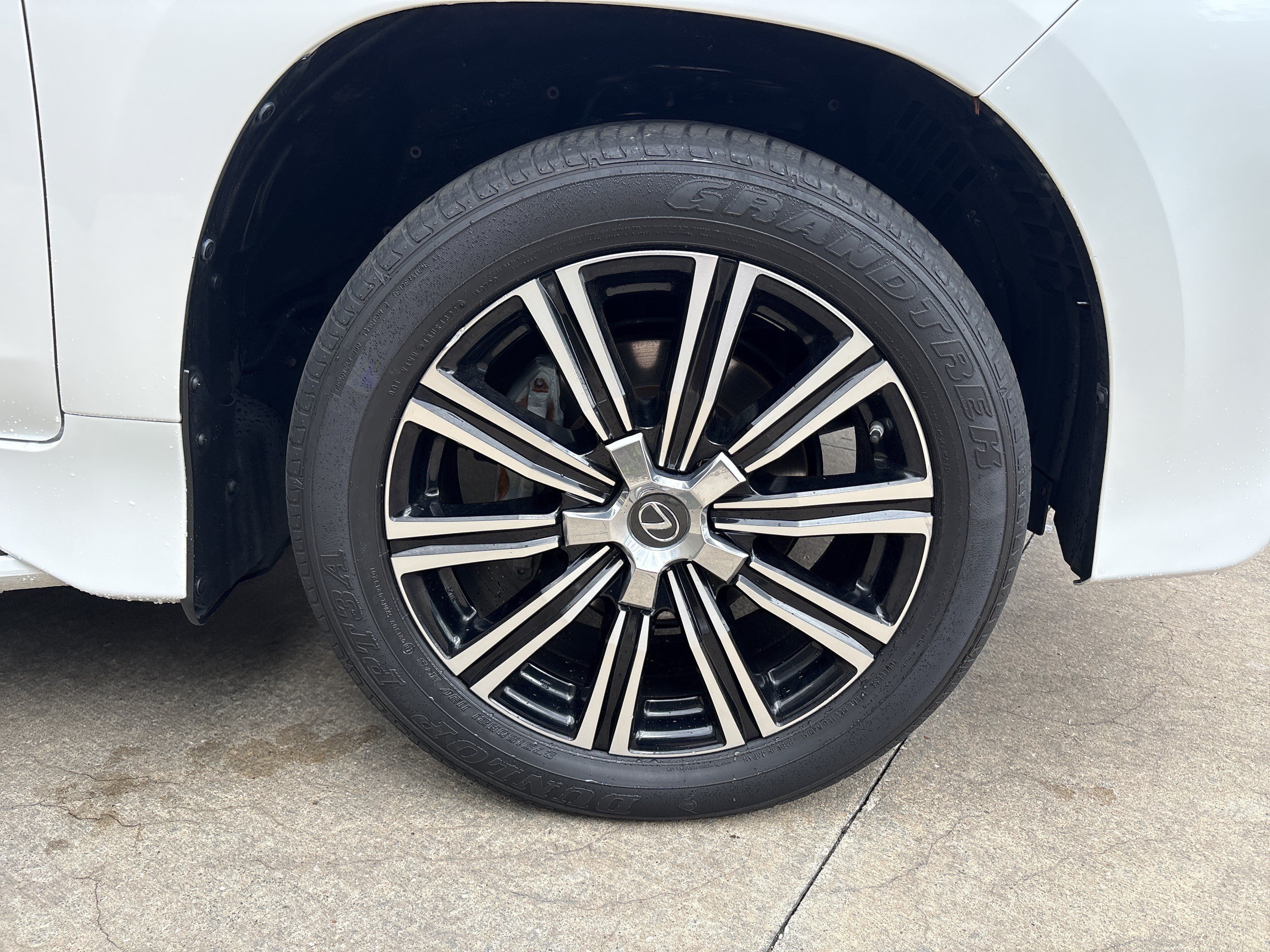 Used 2021 Lexus LX 570 4WD w/ Luxury Package image 13