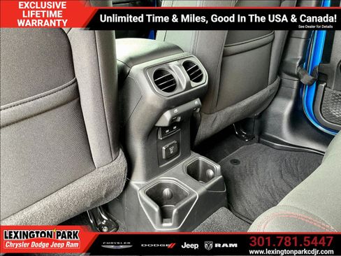 Used 2023 Jeep Wrangler Unlimited Rubicon w/ Cold Weather Group AWD/4WD image 10