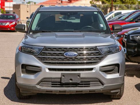 Used 2023 Ford Explorer XLT RWD image 3