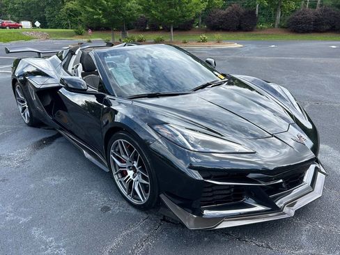 Used 2024 Chevrolet Corvette Z06 w/ Z07 Performance Package RWD image 27