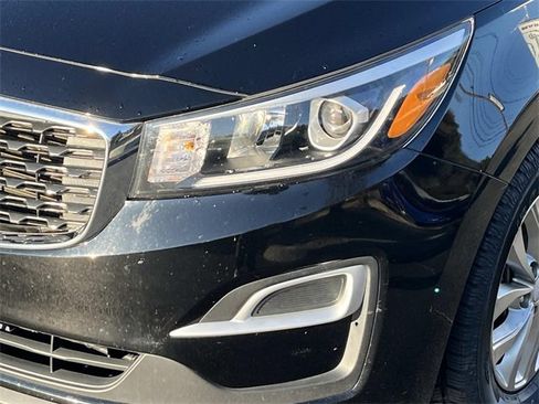 Used 2019 Kia Sedona LX image 10