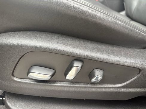 Certified 2025 Cadillac XT6 Premium Luxury image 21