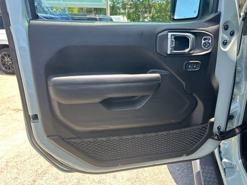 Used 2024 Jeep Wrangler Sport AWD/4WD image 31
