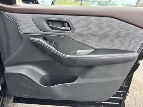 Used 2021 Nissan Rogue S image 25