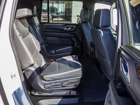 Used 2023 Chevrolet Suburban Premier image 16