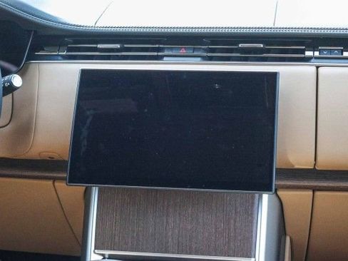 New 2025 Land Rover Range Rover Long Wheelbase SE image 16