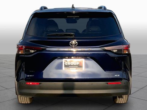 Used 2026 Toyota Sienna XLE FWD image 5