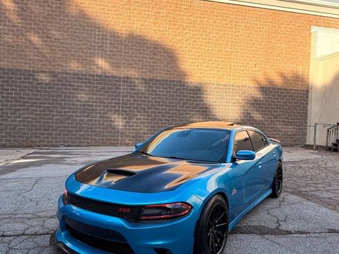 Used 2016 Dodge Charger R/T Scat Pack w/ Technology Group RWD image 3