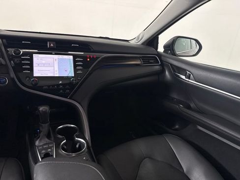 Used 2020 Toyota Camry XLE w/ Sunroof Package FWD image 32
