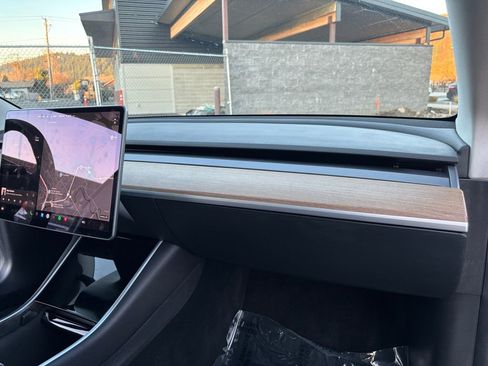 Used 2019 Tesla Model 3 image 25