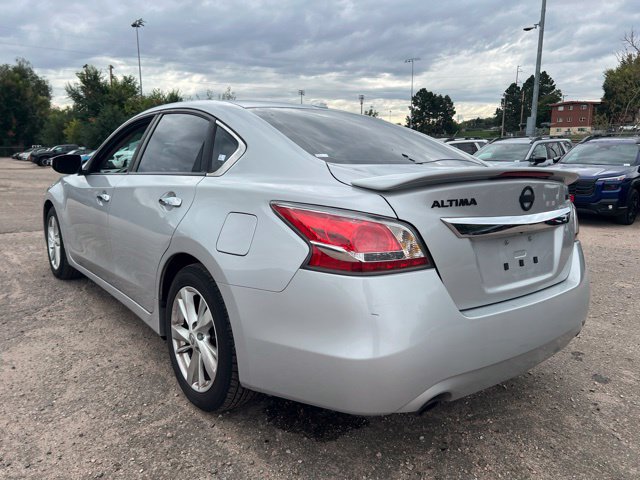 Used 2015 Nissan Altima 2.5 SL w/ Technology Package FWD image 3