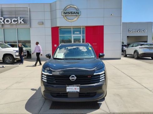 Used 2025 Nissan Kicks SR AWD/4WD image 2