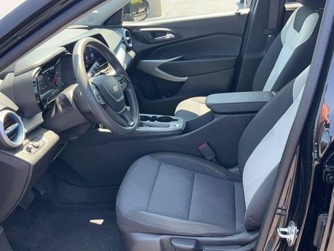 Used 2024 Chevrolet Trax LS w/ LS Convenience Package FWD image 17