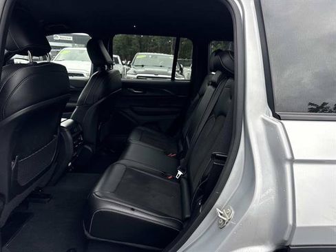 Used 2023 Jeep Grand Cherokee Altitude AWD/4WD image 8