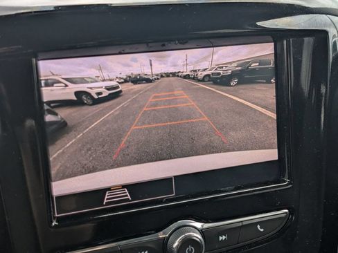 Used 2021 Chevrolet Traverse LT FWD image 25