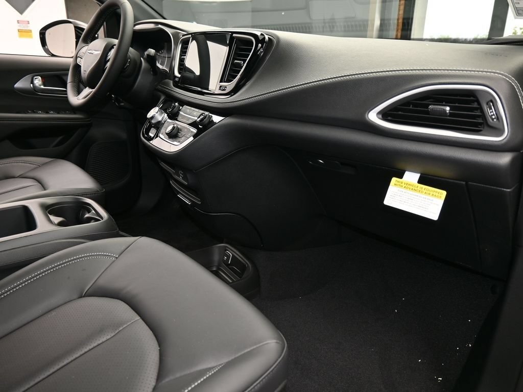 New 2026 Chrysler Pacifica Select w/ S Appearance Package FWD image 44