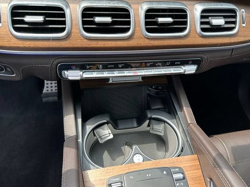Used 2023 Mercedes-Benz GLS 450 4MATIC image 30