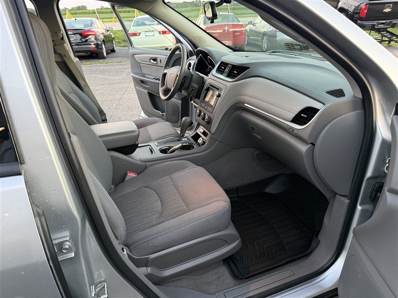 Used 2017 Chevrolet Traverse LS FWD image 9