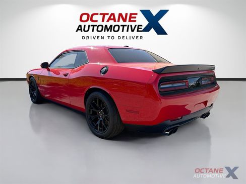 Used 2016 Dodge Challenger SRT Hellcat RWD image 5