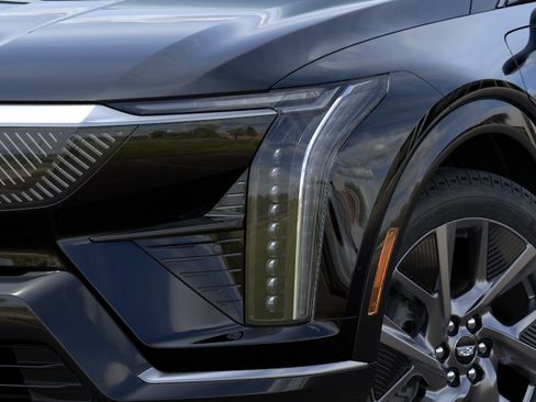 New 2026 Cadillac Optiq Luxury 2 RWD image 10