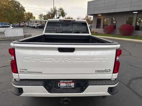 Used 2022 Chevrolet Silverado 2500 High Country w/ Technology Package image 4