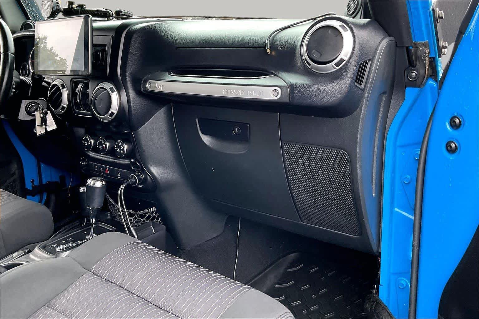 Used 2012 Jeep Wrangler Unlimited Rubicon w/ Dual Top Group AWD/4WD image 16