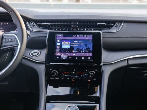 New 2025 Jeep Grand Cherokee L Altitude image 14