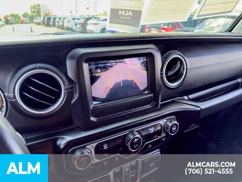 Used 2018 Jeep Wrangler Unlimited Sahara AWD/4WD image 22