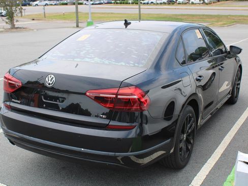Used 2019 Volkswagen Passat 2.0T Wolfsburg w/ Wheels & Sunroof Package FWD image 3