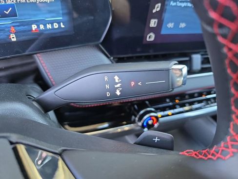 New 2025 Chevrolet Equinox RS image 16