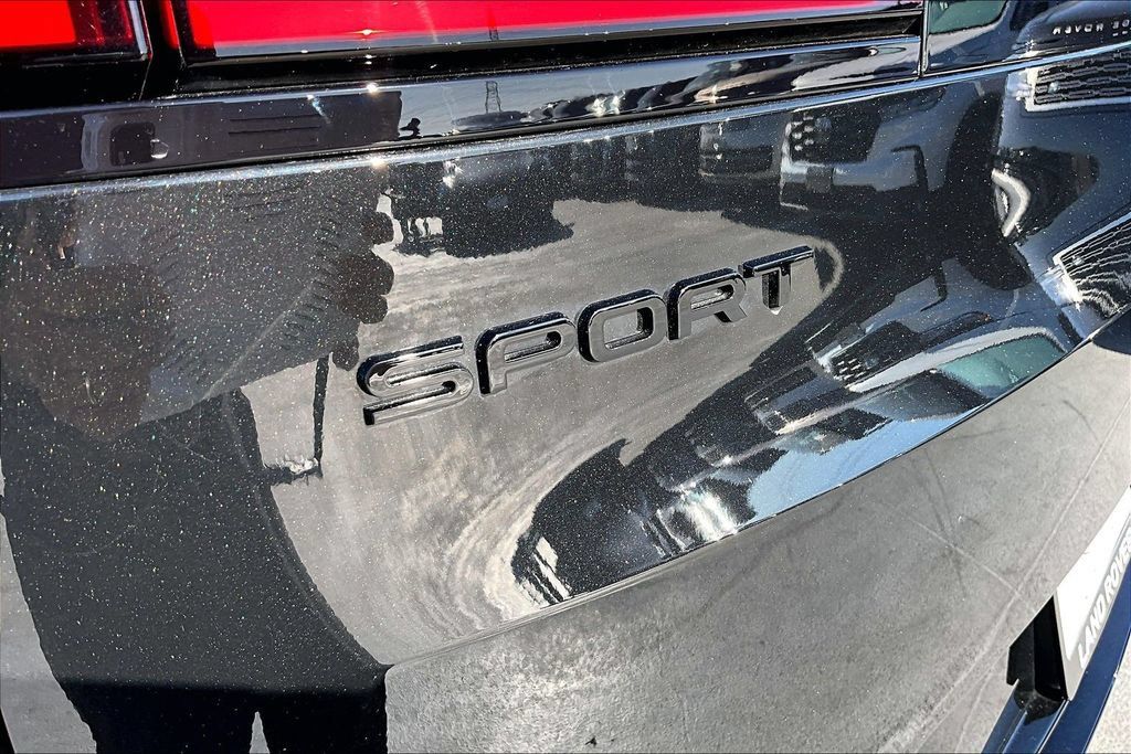 New 2026 Land Rover Range Rover Sport Dynamic SE AWD/4WD image 9
