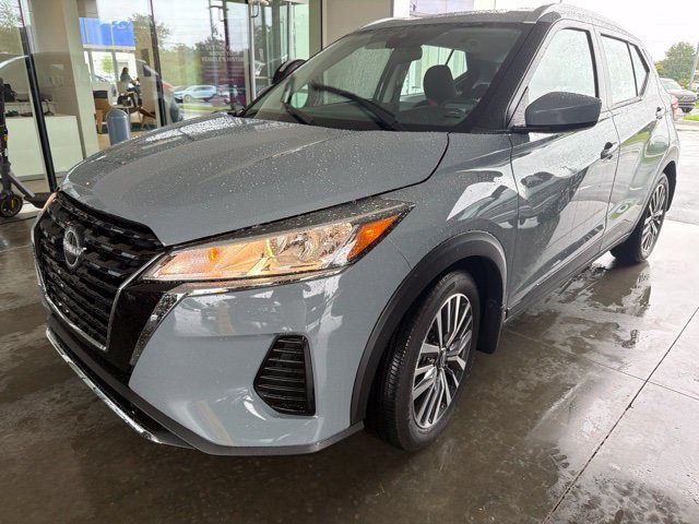 Used 2024 Nissan Kicks SV FWD image 1