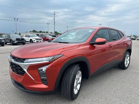 Used 2024 Chevrolet Trax LS w/ LS Convenience Package FWD image 27