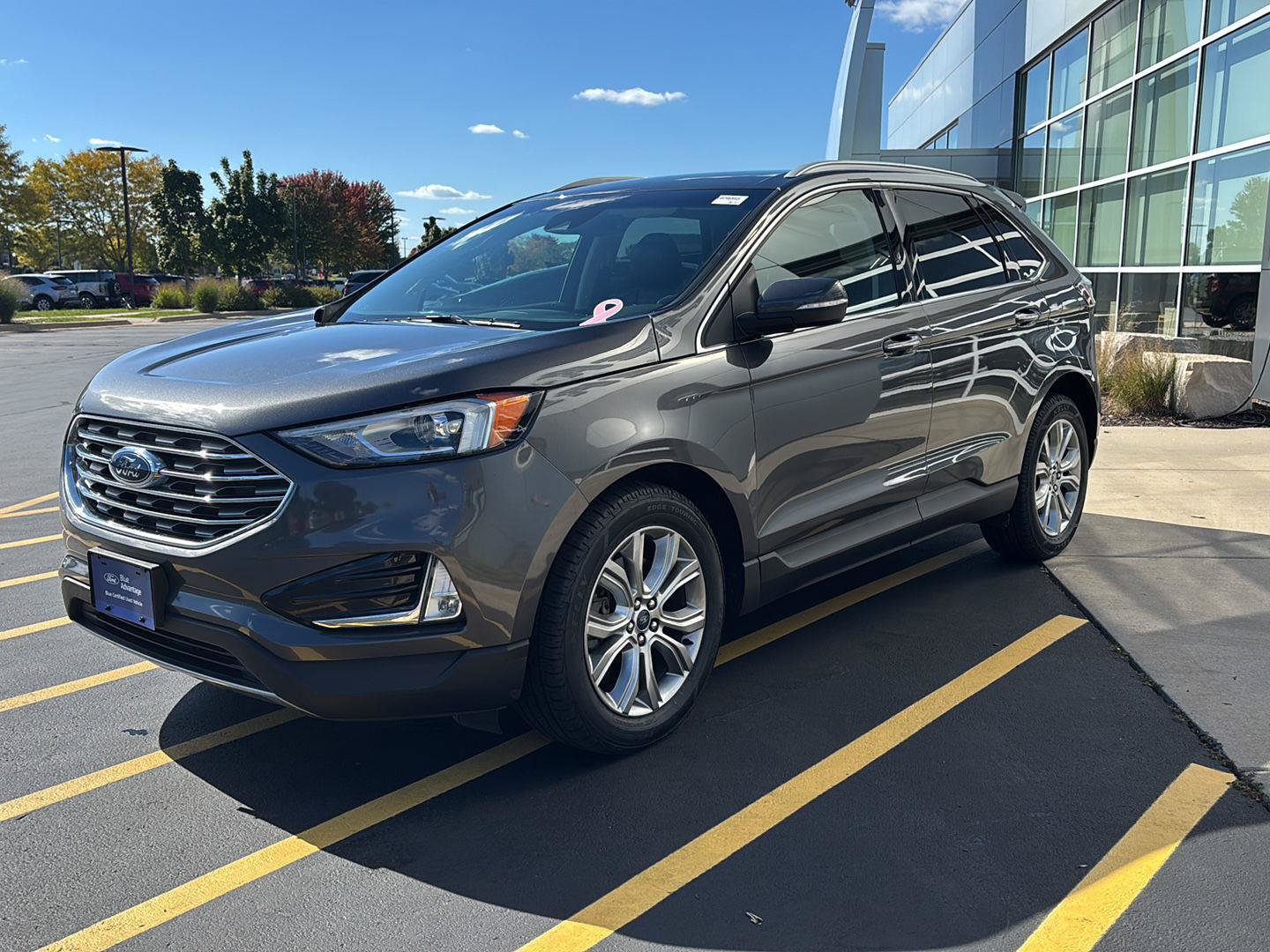 Certified 2019 Ford Edge Titanium w/ Cold Weather Package AWD/4WD image 8