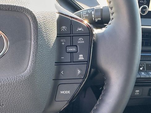 Used 2025 Toyota Prius XLE image 21