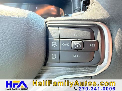 Used 2024 Jeep Wagoneer L Series II w/ Flexible Seating Group AWD/4WD image 19