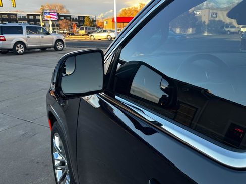 Used 2022 Jeep Grand Wagoneer Series II w/ Flexible Seating Group image 17