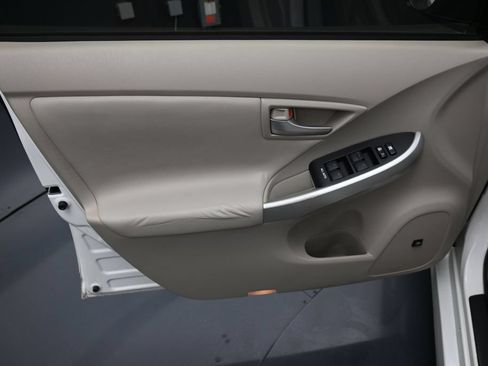 Used 2014 Toyota Prius Four FWD image 11