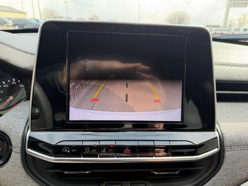 Used 2025 Jeep Compass Sport image 20