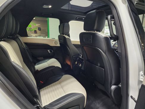 Used 2022 Land Rover Discovery S R-Dynamic image 25